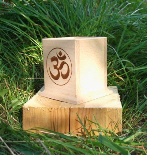 Drewniany Kubek na Długopisy (drewno bukowe) | SYMBOL "OM"