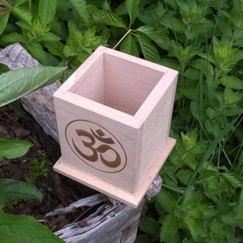 Drewniany Kubek na Długopisy (drewno bukowe) | SYMBOL "OM"